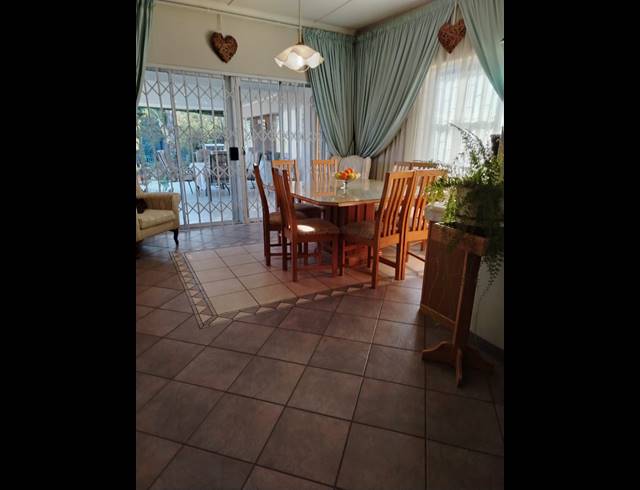 4 BEDROOM FREEHOLD FOR SALE IN HUTTENHEIGHTS